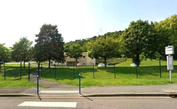 LONGWY, EXCEPTIONNELLE MAISON DE SANTE/ GRAND LOCAL COMMERCIAL DE 795 M² AVEC UN VASTE STATIONNEMENT - EMPLACEMENT PREMIUM AUX TROIS FRONTIERES