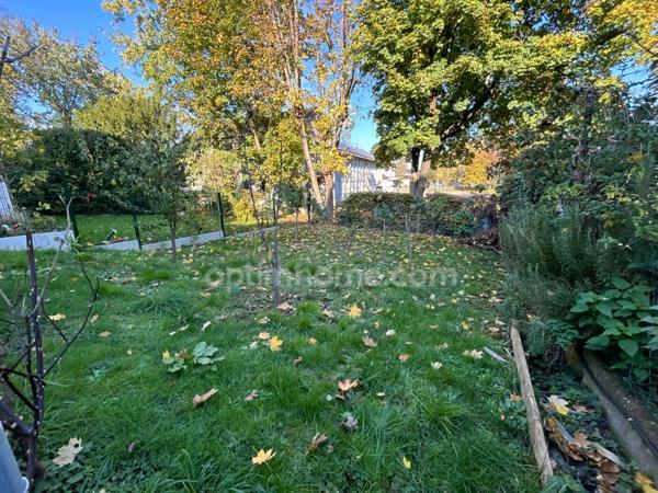 SAINT-LOUIS, 7min à pied frontière, jolie maison de ville de 139.64m² (100m² habitable), 3chambres, terrain de 3ares, terrasse, cuisine été, jardin, isolation extérieure. Top emplacement!