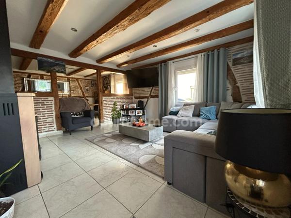 SAINT-LOUIS, 7min à pied frontière, jolie maison de ville de 139.64m² (100m² habitable), 3chambres, terrain de 3ares, terrasse, cuisine été, jardin, isolation extérieure. Top emplacement!