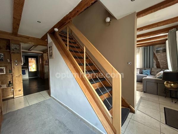 SAINT-LOUIS, 7min à pied frontière, jolie maison de ville de 139.64m² (100m² habitable), 3chambres, terrain de 3ares, terrasse, cuisine été, jardin, isolation extérieure. Top emplacement!