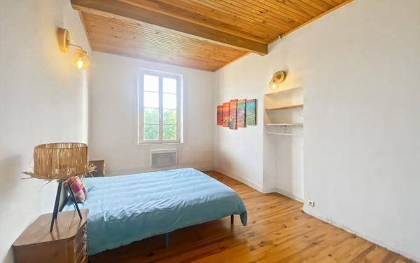 Maison à vendre    8 pièces •  Monbéqui