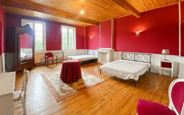 Maison à vendre    8 pièces •  Monbéqui