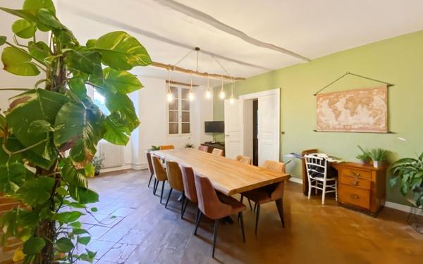 Maison à vendre    8 pièces •  Monbéqui