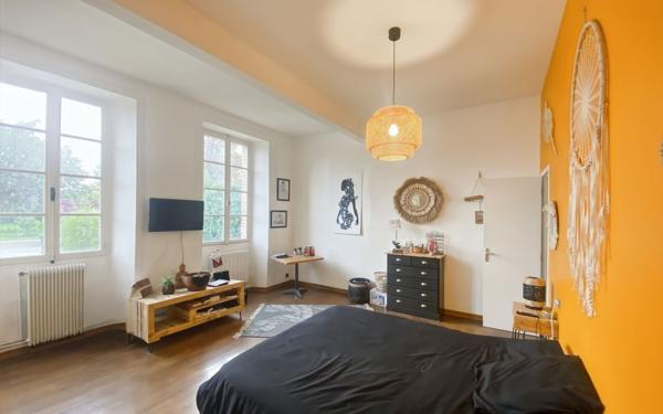 Maison à vendre    8 pièces •  Monbéqui