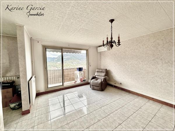 TOULON OUEST - A PROXIMITE DES COMMODITES - ECOLES - AXES AUTOROUTIERS - APPARTEMENT  3 PIECES 71 m2 - CAVE  - GARAGE