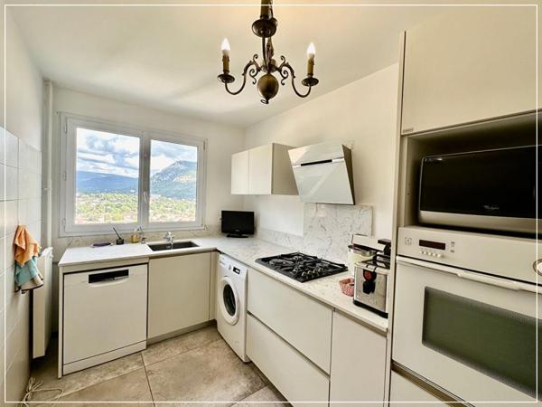 TOULON OUEST - A PROXIMITE DES COMMODITES - ECOLES - AXES AUTOROUTIERS - APPARTEMENT  3 PIECES 71 m2 - CAVE  - GARAGE