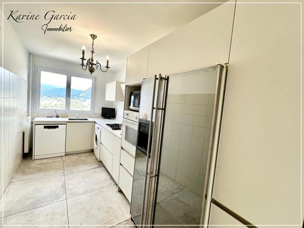 TOULON OUEST - A PROXIMITE DES COMMODITES - ECOLES - AXES AUTOROUTIERS - APPARTEMENT  3 PIECES 71 m2 - CAVE  - GARAGE