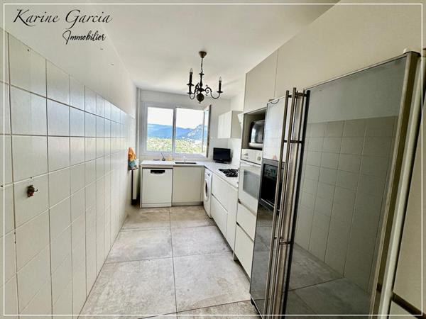 TOULON OUEST - A PROXIMITE DES COMMODITES - ECOLES - AXES AUTOROUTIERS - APPARTEMENT  3 PIECES 71 m2 - CAVE  - GARAGE