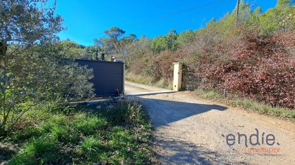 LORGUES villa plain pied 3 chambres sur 2383 m² clos