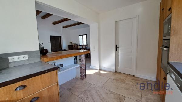LORGUES villa plain pied 3 chambres sur 2383 m² clos