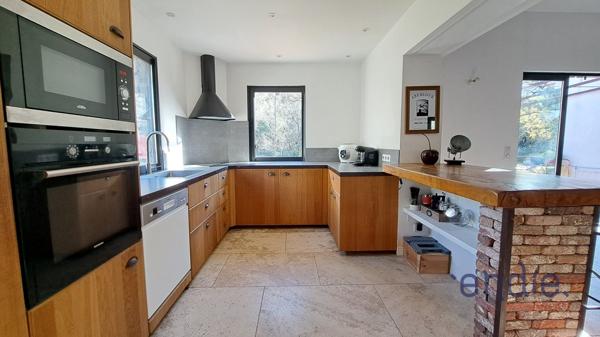 LORGUES villa plain pied 3 chambres sur 2383 m² clos