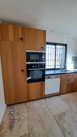 LORGUES villa plain pied 3 chambres sur 2383 m² clos