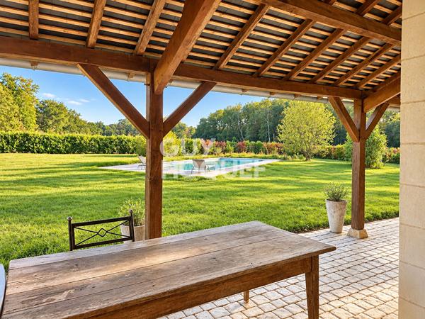 Le Merle Blanc ? Propriété de caractère avec piscine et dépendances sur près de 5 hectares