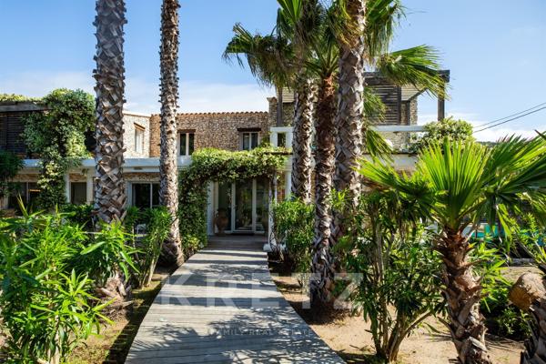 Villa en Pierre Bonifacienne avec piscine et vue sur le Bastion