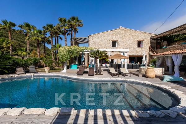 Villa en Pierre Bonifacienne avec piscine et vue sur le Bastion