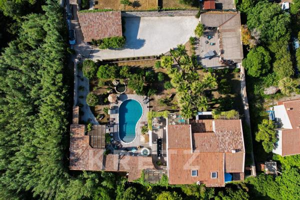 Villa en Pierre Bonifacienne avec piscine et vue sur le Bastion