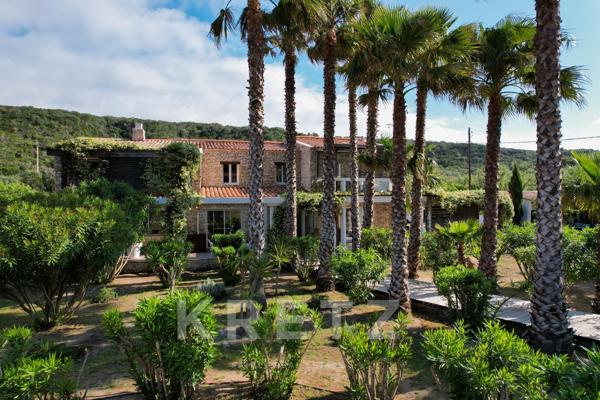 Villa en Pierre Bonifacienne avec piscine et vue sur le Bastion