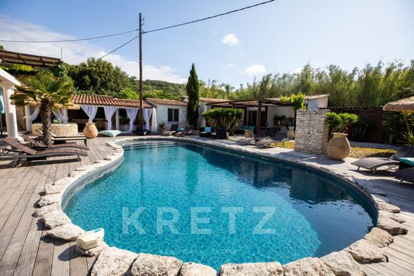 Villa en Pierre Bonifacienne avec piscine et vue sur le Bastion