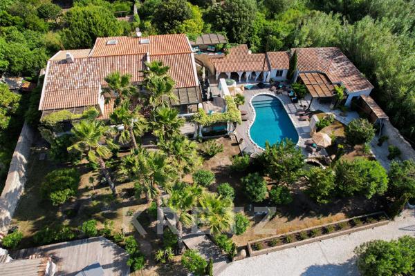 Villa en Pierre Bonifacienne avec piscine et vue sur le Bastion