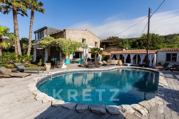 Villa en Pierre Bonifacienne avec piscine et vue sur le Bastion