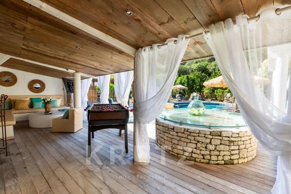 Villa en Pierre Bonifacienne avec piscine et vue sur le Bastion