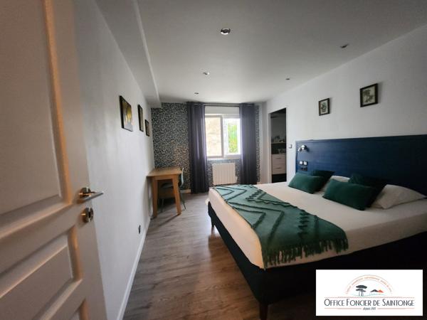 MAISON DE VILLAGE AVEC PISCINE