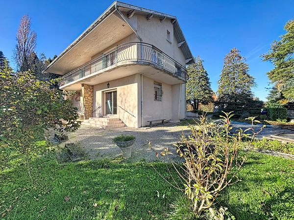 Maison familiale fort potentiel 110m2, sous sol complet et combles aménagées avec vue dégagée montagnes à Meximieux, Terrain 1352 m2 piscine