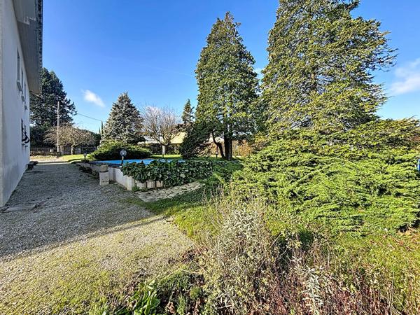 Maison familiale fort potentiel 110m2, sous sol complet et combles aménagées avec vue dégagée montagnes à Meximieux, Terrain 1352 m2 piscine