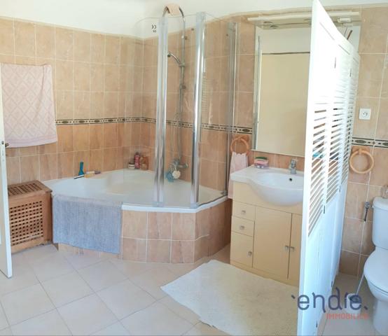 Lorgues, maison de 197m2, 5 chambres, piscine, au calme et proche du centre