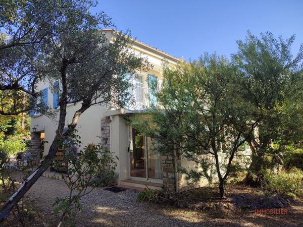 Lorgues, maison de 197m2, 5 chambres, piscine, au calme et proche du centre