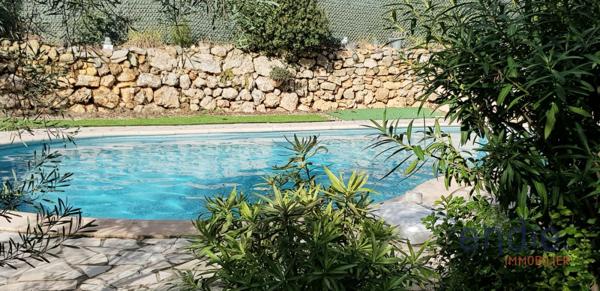 Lorgues, maison de 197m2, 5 chambres, piscine, au calme et proche du centre
