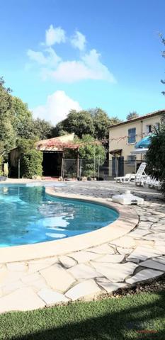 Lorgues, maison de 197m2, 5 chambres, piscine, au calme et proche du centre