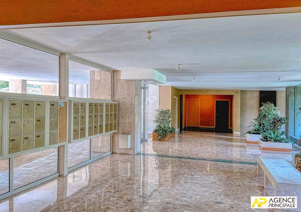 Versailles Montreuil / Parc de Mme Elisabeth - Appartement 4 pièces 110 m² carrez situé au 4ème étage avec ascenseur, cave et box 880 000 € **  - Référence  28880