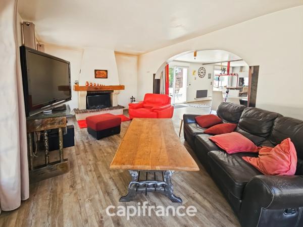 A Saint-André-de-Cubzac, maison familiale avec fort potentiel, dépendance de 85m², terrain de 4496m², 4 chambres