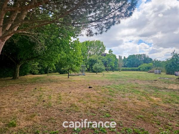 A Saint-André-de-Cubzac, maison familiale avec fort potentiel, dépendance de 85m², terrain de 4496m², 4 chambres