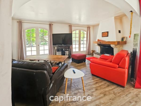 A Saint-André-de-Cubzac, maison familiale avec fort potentiel, dépendance de 85m², terrain de 4496m², 4 chambres