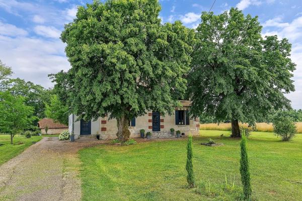 Vente Maison 9 pièces 262 m2 à Casseneuil