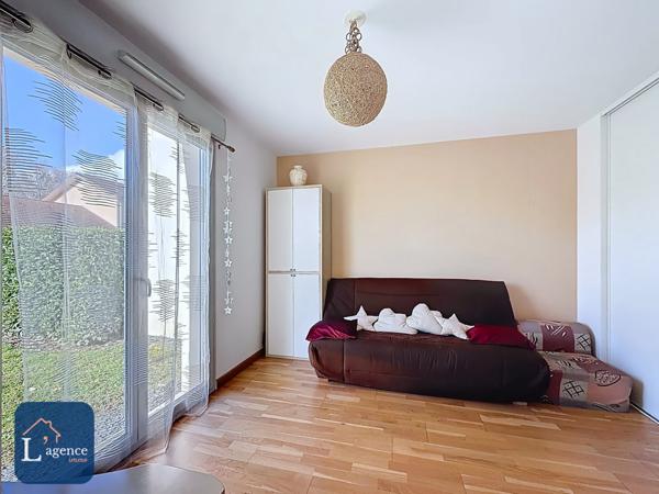 Maison T5  3 chambres  188 m² utiles avec jardin, terrasse, 2 garages doubles et annexes - vue entièrement dégagée - Cessy 01170