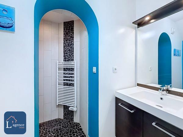 Maison T5  3 chambres  188 m² utiles avec jardin, terrasse, 2 garages doubles et annexes - vue entièrement dégagée - Cessy 01170