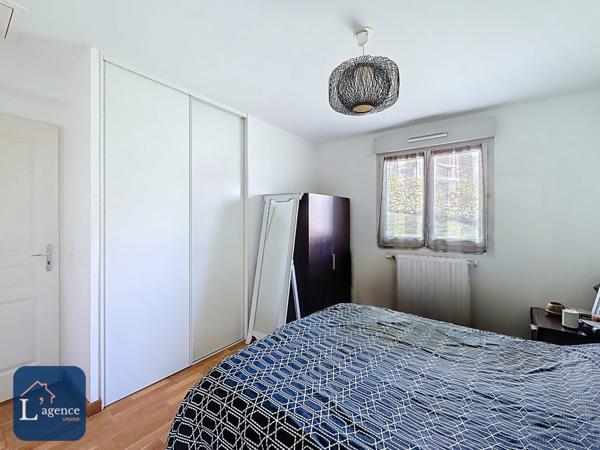 Maison T5  3 chambres  188 m² utiles avec jardin, terrasse, 2 garages doubles et annexes - vue entièrement dégagée - Cessy 01170