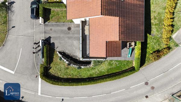 Maison T5  3 chambres  188 m² utiles avec jardin, terrasse, 2 garages doubles et annexes - vue entièrement dégagée - Cessy 01170