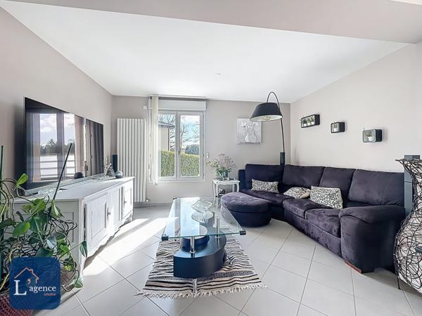 Maison T5  3 chambres  188 m² utiles avec jardin, terrasse, 2 garages doubles et annexes - vue entièrement dégagée - Cessy 01170