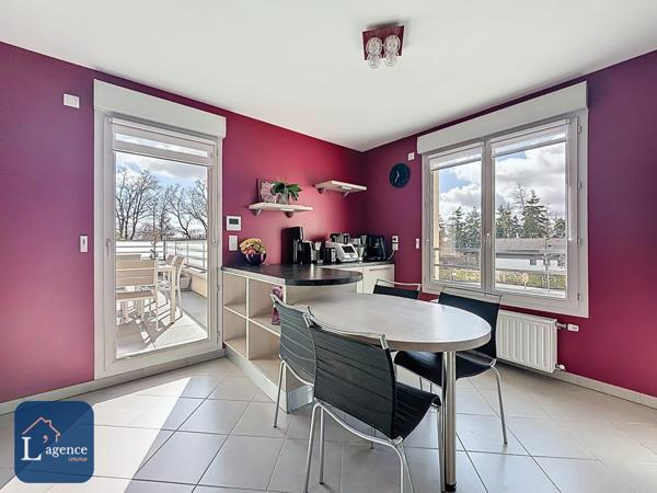 Maison T5  3 chambres  188 m² utiles avec jardin, terrasse, 2 garages doubles et annexes - vue entièrement dégagée - Cessy 01170