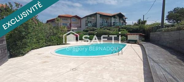 Face à l'océan, plage de la Milady Biarritz