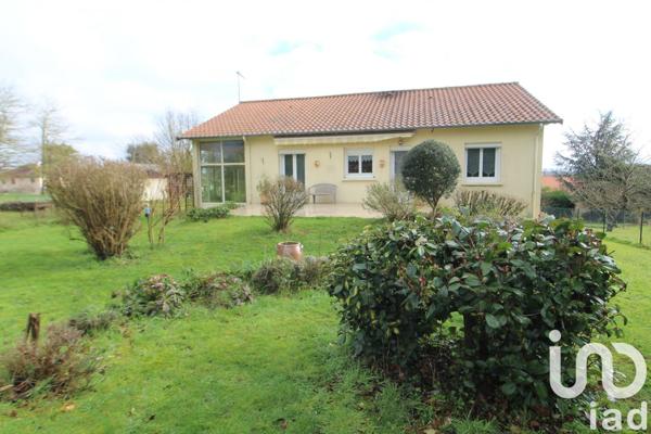 Maison traditionnelle 5 pièces de 110 m² à Thuré (86540)