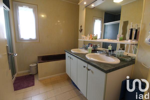 Maison traditionnelle 5 pièces de 110 m² à Thuré (86540)