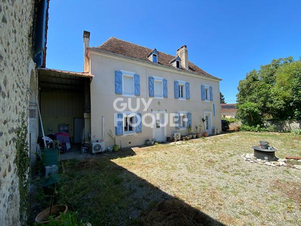 Maison de caractère avec grande dépendance sur 1 hectare de terrain.