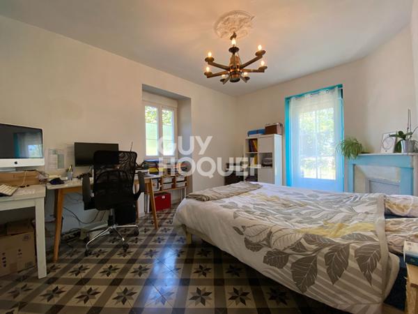 Maison de caractère avec grande dépendance sur 1 hectare de terrain.