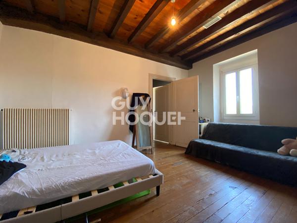 Maison de caractère avec grande dépendance sur 1 hectare de terrain.