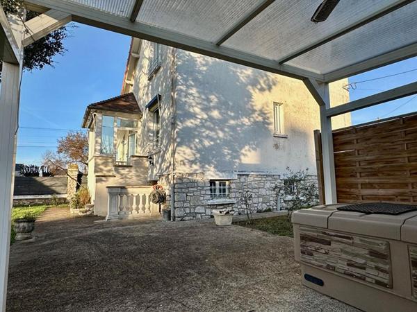 AGGLOMERATION MONTARGIS - MAISON de VILLE 91 m2, 2 CHAMBRES, SOUS-SOL, JARDIN et TERRASSE, AVEC SPA